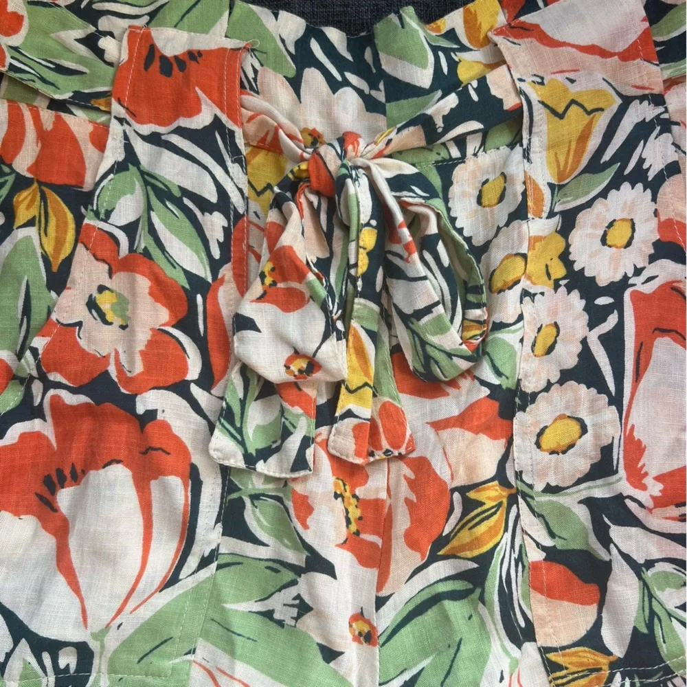 Bila-77 Floral Women's Shorts Floral. Size Medium. Tie detail.